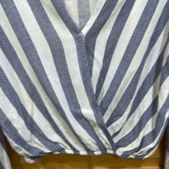 Sadie & Sage striped blue white top crossover v-neck bell sleeves size S - Picture 8 of 12